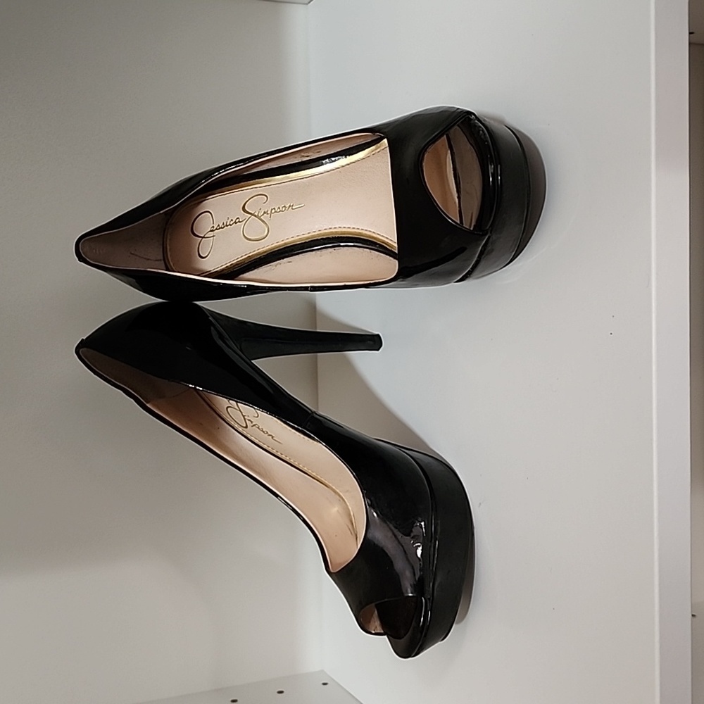 Jessica Simpson. Size 7.5. Black. Heel 3.5"